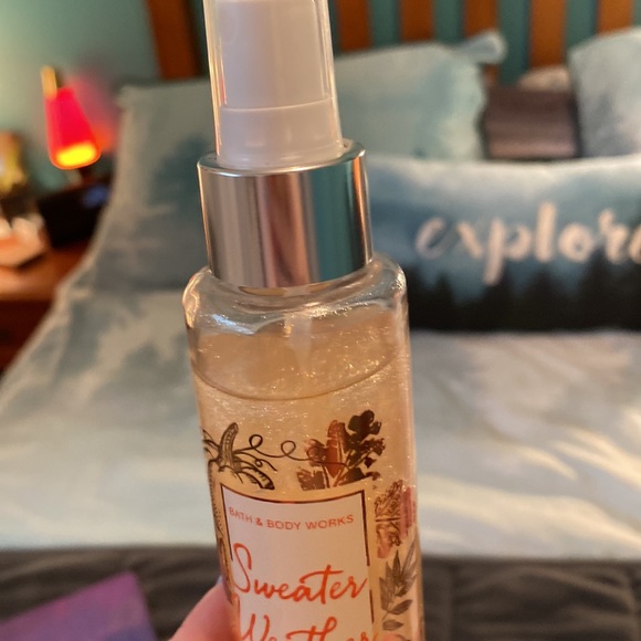 ✨2 for 1✨Bath & Body Works body sprays - Picture 3 of 3